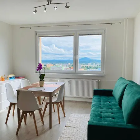 Jakodoma Zeleny Gauc Hlidane Parkovani U Domu Zdarma Apartman *